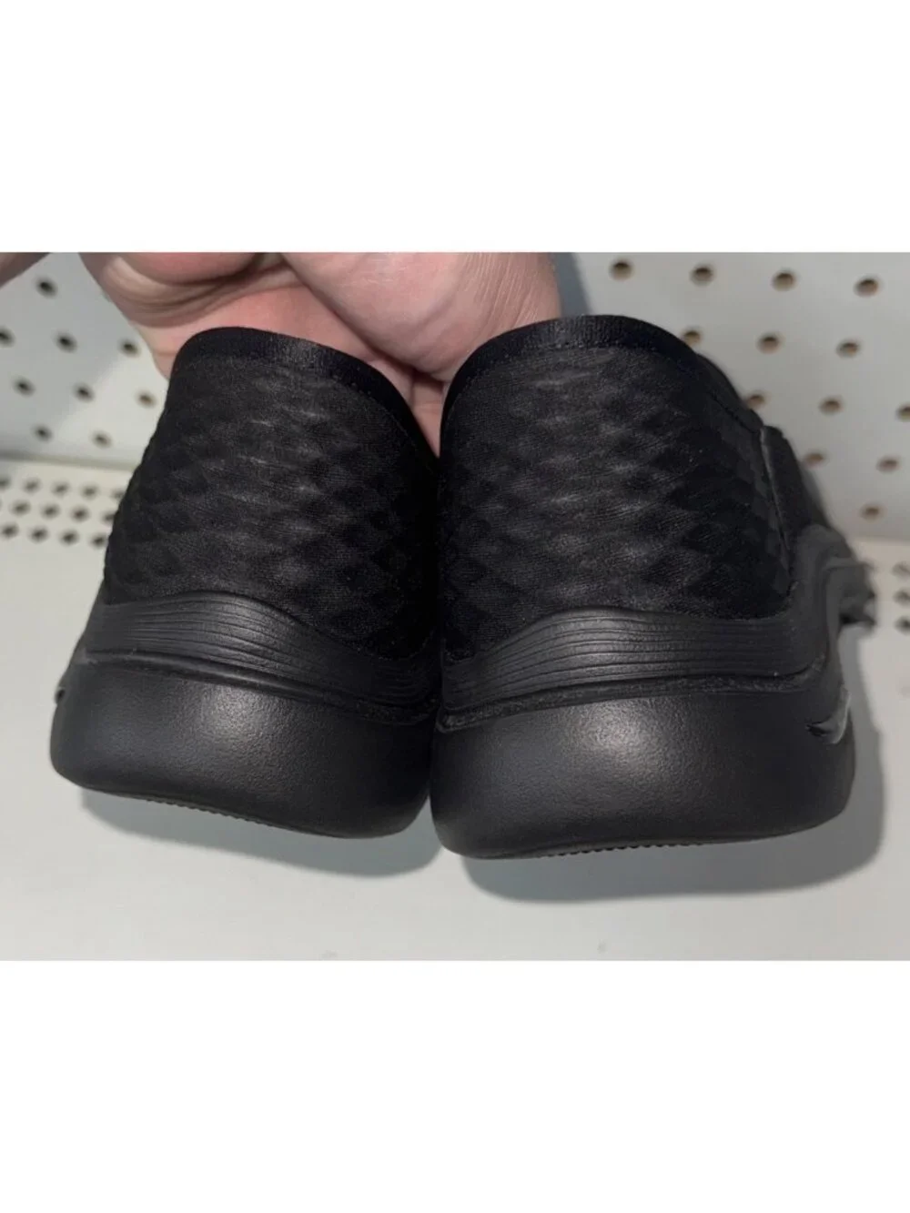 Skechers Go Walk Arch Fit 2.0 Delara Womens Slip On Shoes Size 7.5 WIDE Black